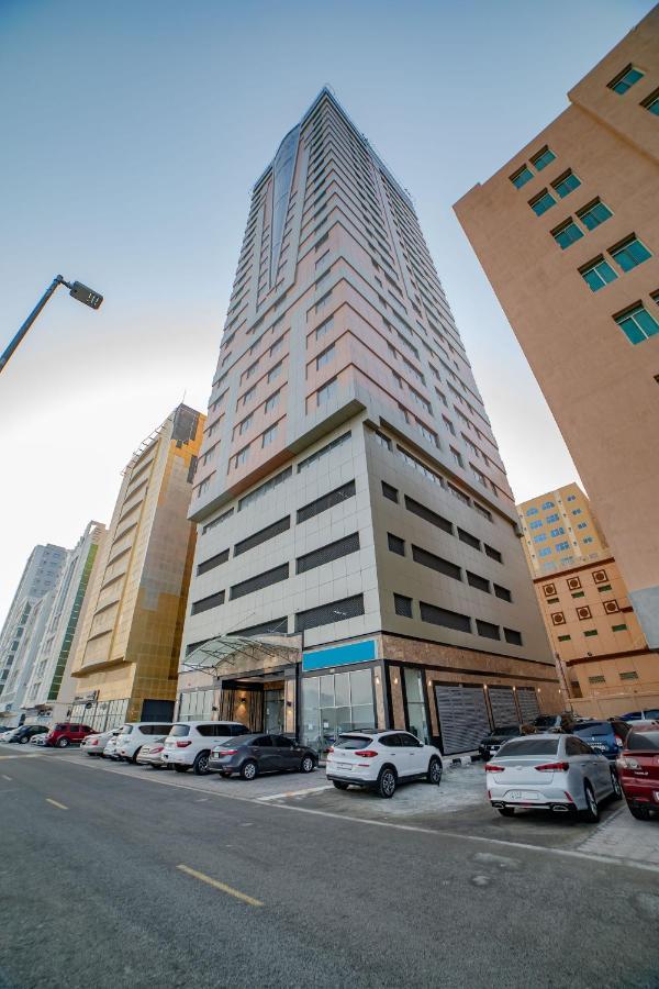 Platinum Coast Hotel Apartments Fudžajra Exteriér fotografie The hotel in 2016