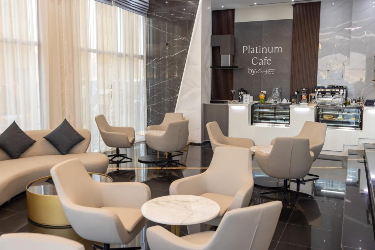 Platinum Coast Hotel Apartments Fudžajra Exteriér fotografie Platinum Cafe