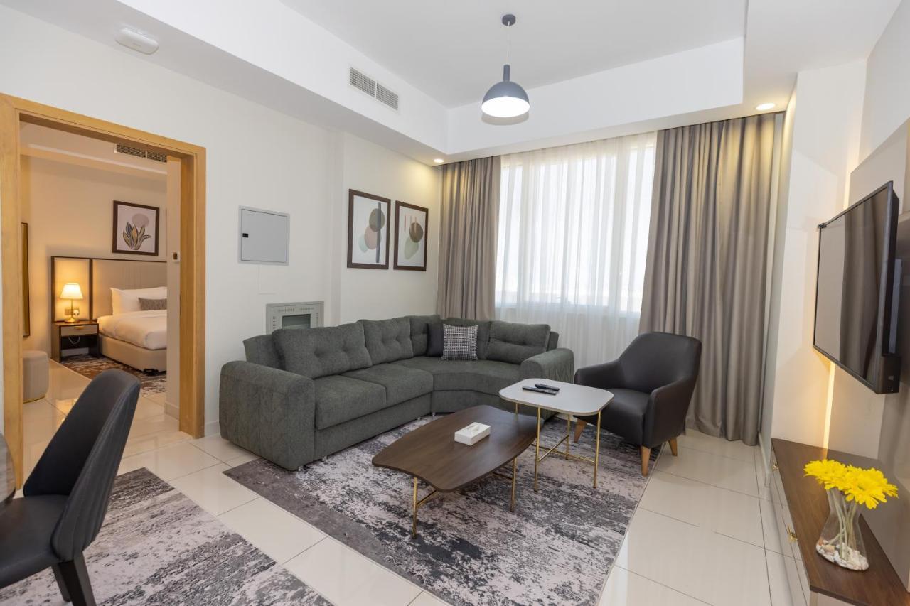 Platinum Coast Hotel Apartments Fudžajra Exteriér fotografie Living room